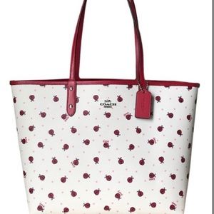 ♥️Coach Lady Bug Tote ♥️